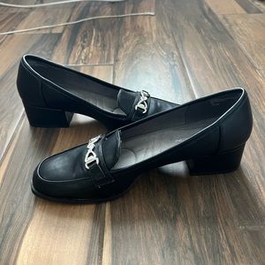 Adrienne Vittadini Chain Loafer Pump Size 9.5